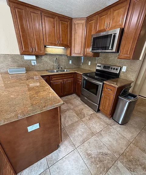 6104 Chateau Ct — Photo 22
