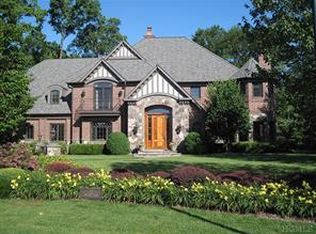 12 Brittany Close, Scarsdale, NY 10583