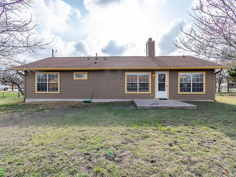2604 Peach Tree Ln — Photo 14