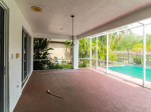 4th image of 11810 Highland Pl