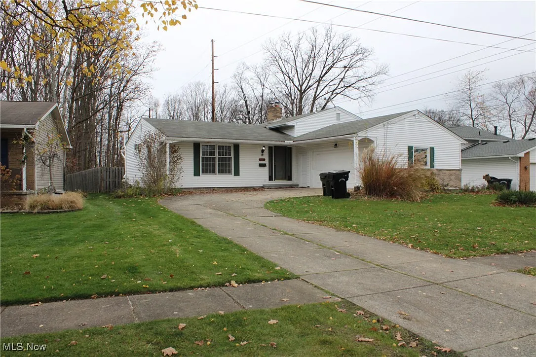 125 Woodview Dr photo 1