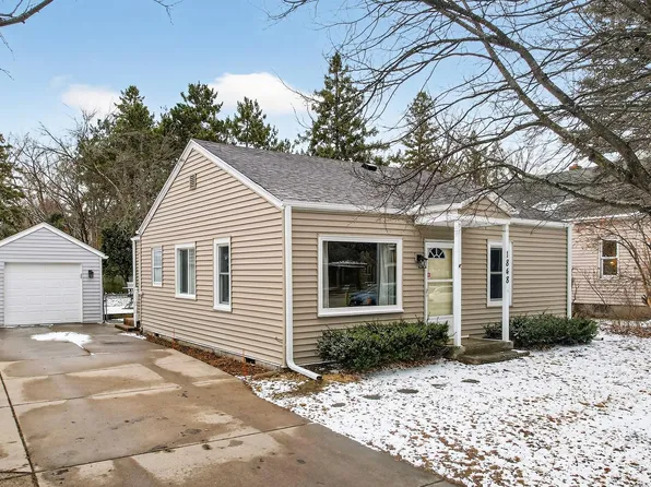 1848 Highway 96 E, Saint Paul, MN 55110