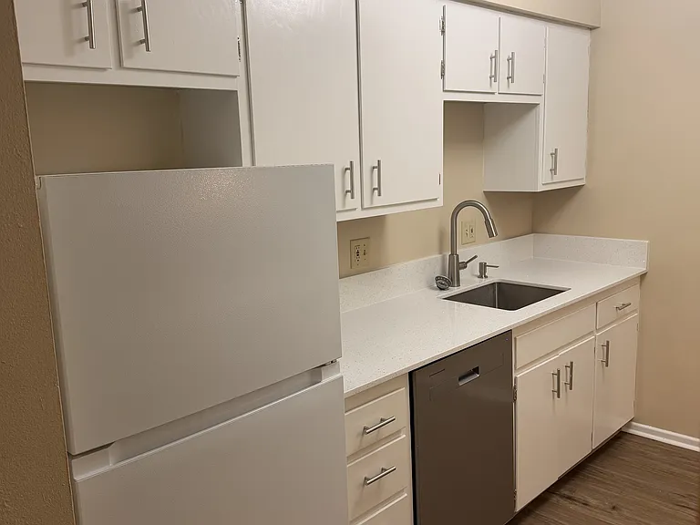 2025 NW Hickory Ln #8 — Photo 8