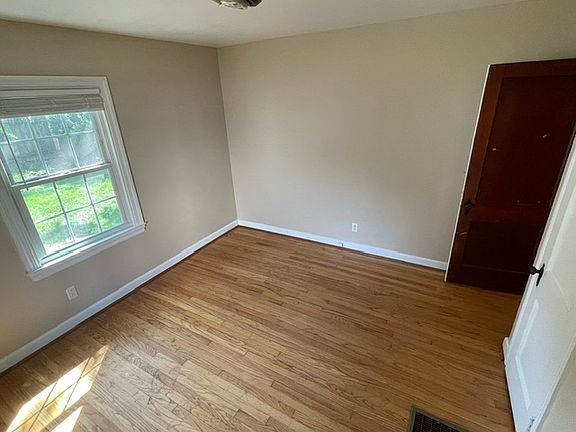 4th image of 630 Irving Ave