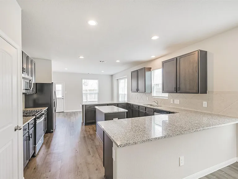 2934 Lawrence Park Ct — Photo 7