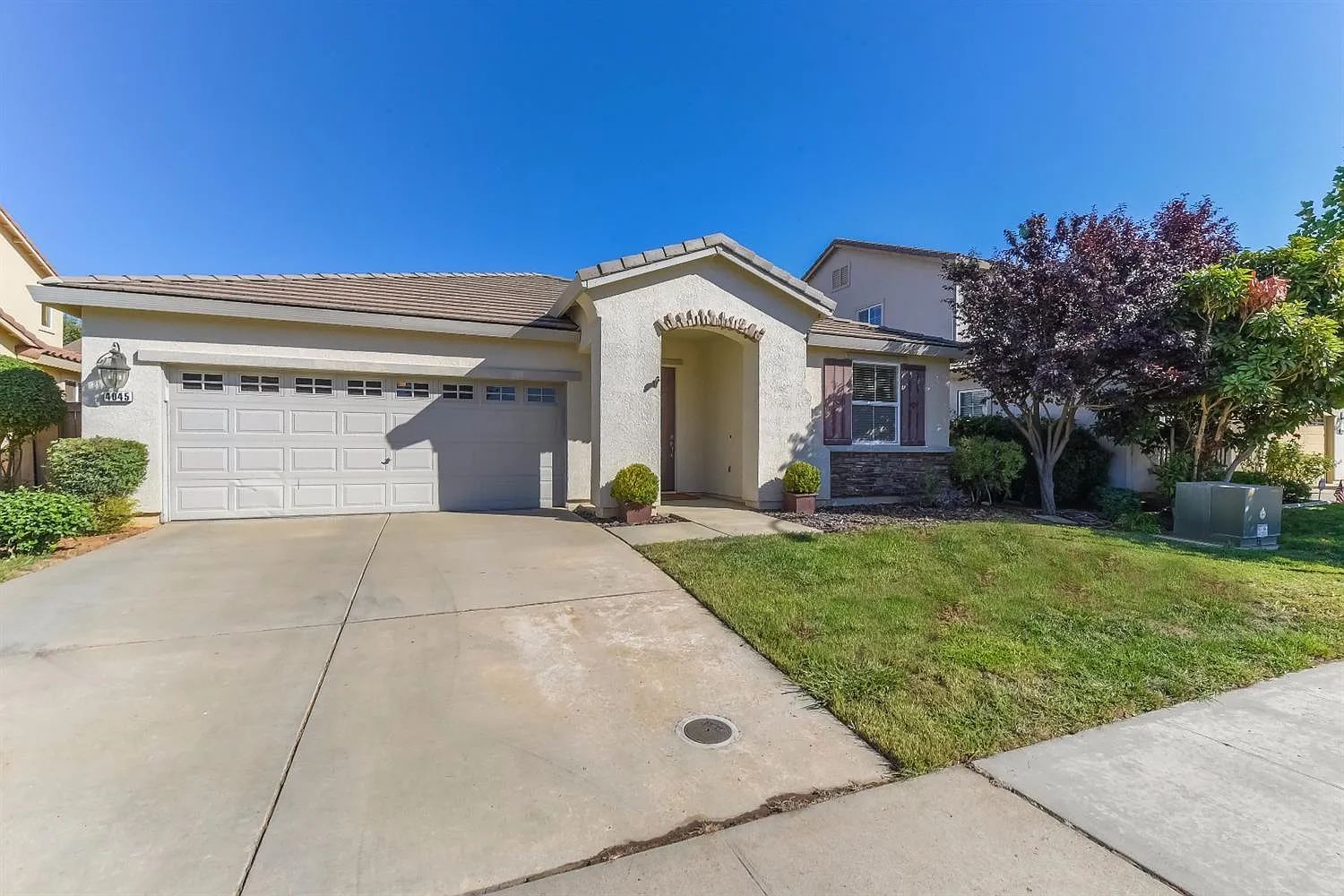 4045 Aragon Way photo 1