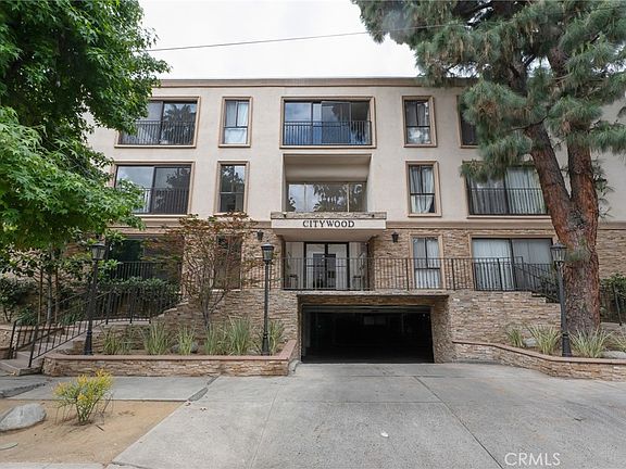4th image of 15344 Weddington St Unit 102