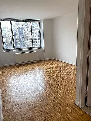 5th image of 50 Pine St #19K