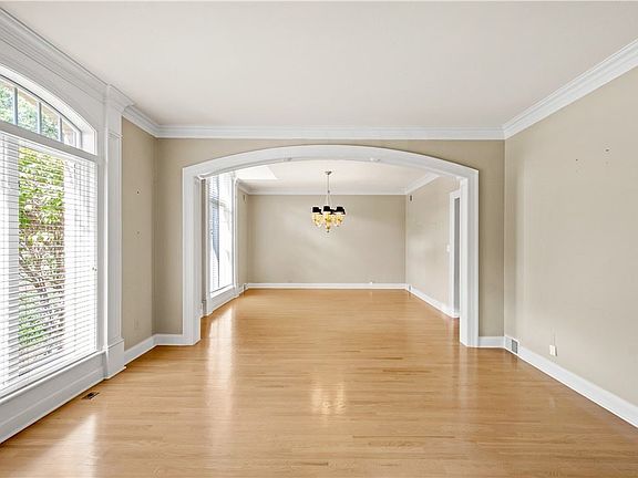 3rd image of 333 Snowberry Cir