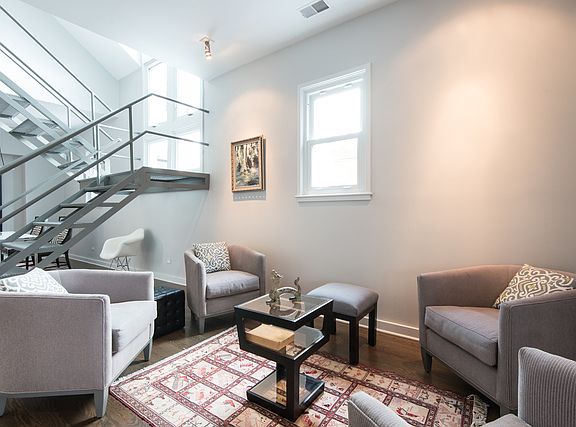 4th image of 3015 N Kenmore Ave #2