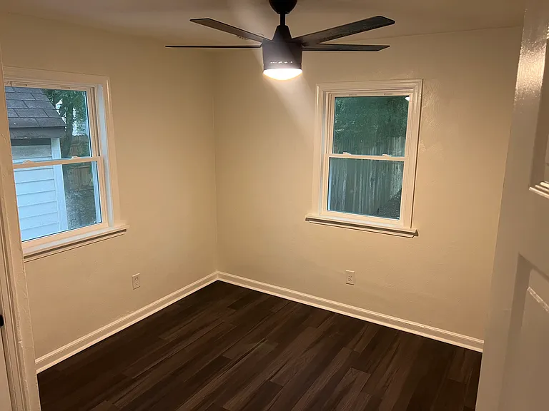 2513 Roanoke Ave — Photo 8