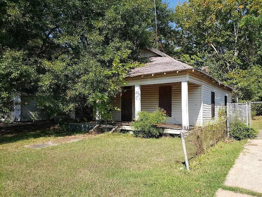 2nd image of 2210 W 18th St