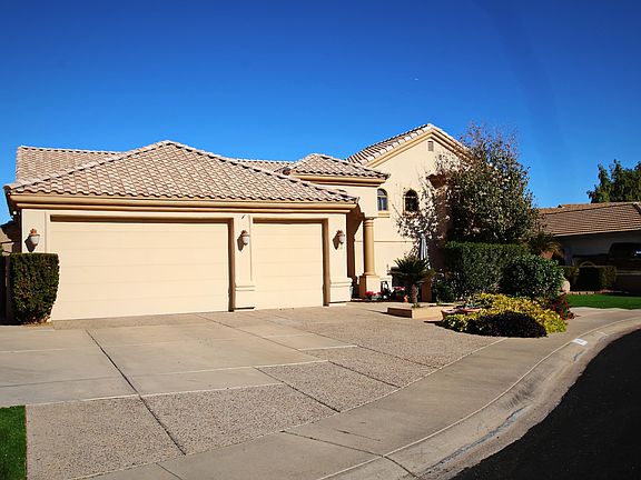 3rd image of 510 E Meadows Ln