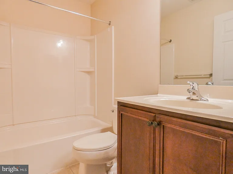 2105 Lexington Mews — Photo 28