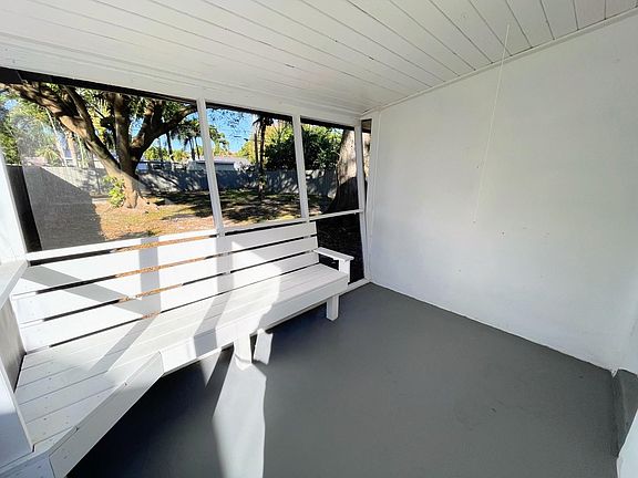 4th image of 1409 NW 5th Avenue