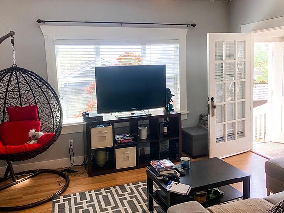4th image of 304 Pleasant St