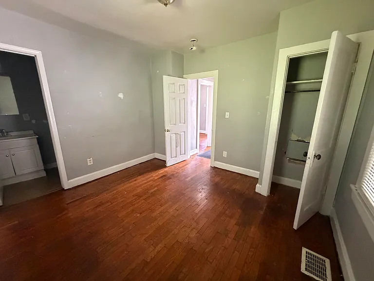 135 Clyde St — Photo 8