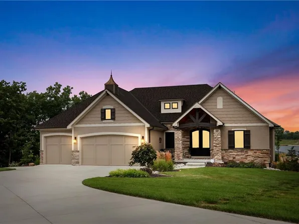 142 Grand Prairie Cir, Lake Winnebago, MO 64034