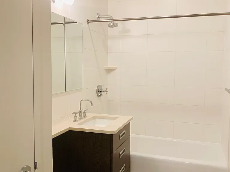 229 W 60th St #10P — Photo 4