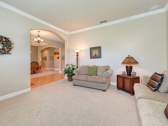 5th image of 675 Rogers Cir