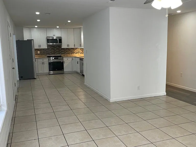 4 Carlisle Rd — Photo 1