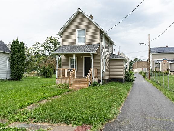 3rd image of 1747 5th St SE