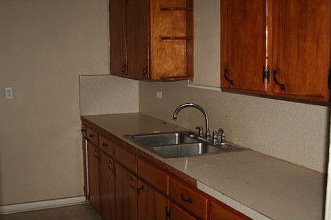 2nd image of 2524 Junius St