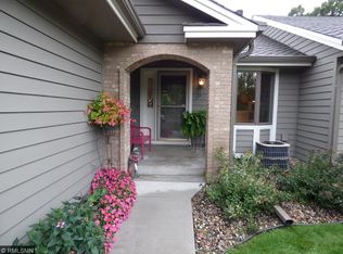 1775 Green Crest Dr, Victoria, MN 55386