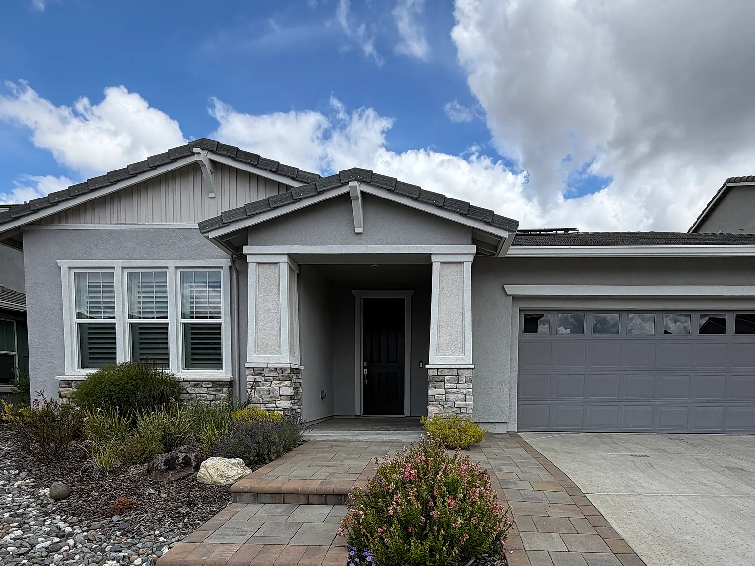3080 Ridgecrest Dr — Photo 2
