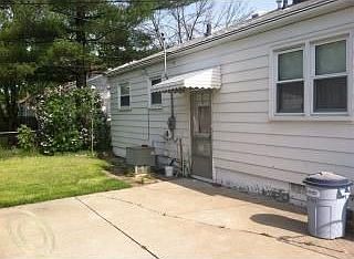 3rd image of 22400 Stephens St