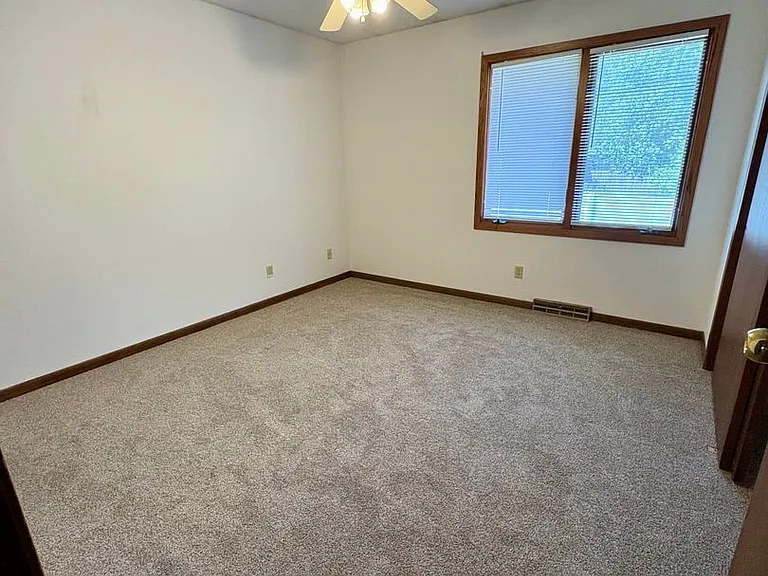 340 Olympic Dr — Photo 6
