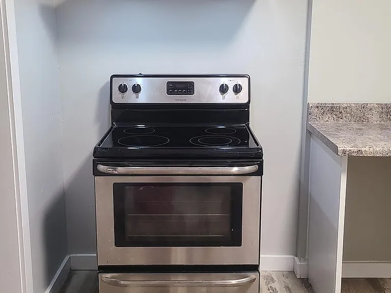 444 4th Ave NW — Photo 3