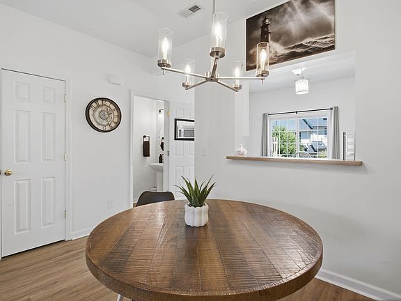 5th image of 604 Graythorn Ln