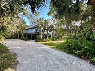 356 Island Cir, Sarasota, FL 34242