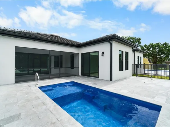 833 91st Ave N, Naples, FL 34108