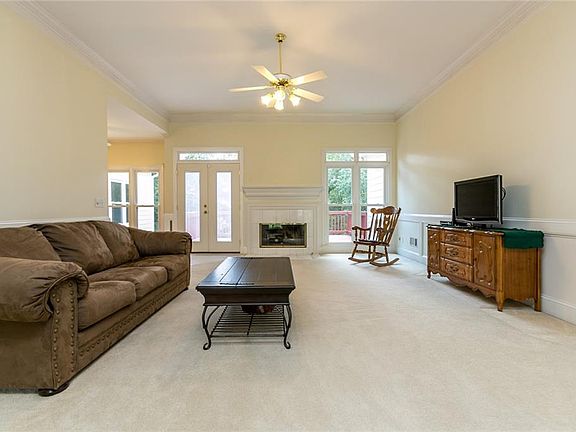 4th image of 2691 Riverfront Dr