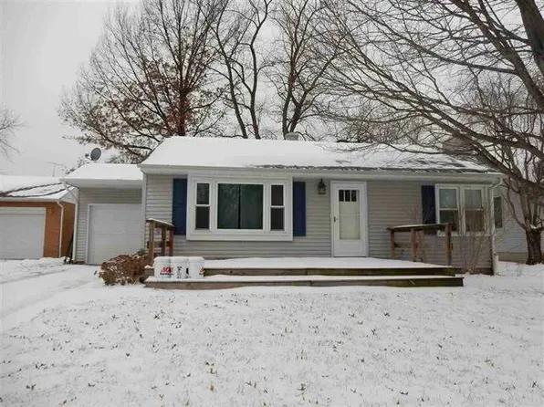 411 N Elm St, Lincoln, IL 62656