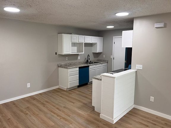 4th image of 814 Windwood Dr APT 1