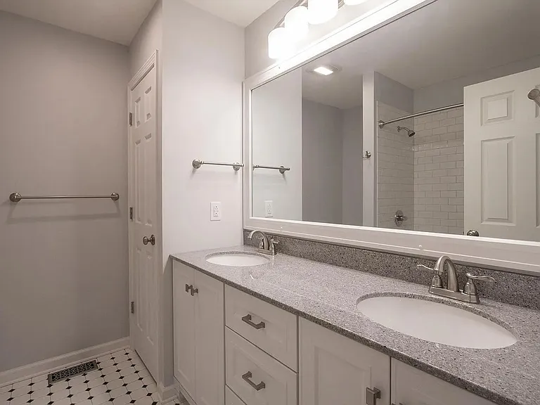 3000 Golden Rd #7 — Photo 17