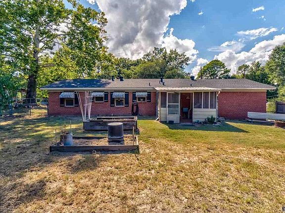 3rd image of 712 Capital Dr
