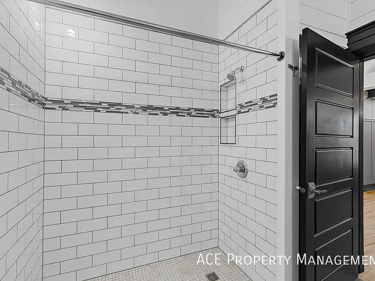 902 Dilger Ave — Photo 10