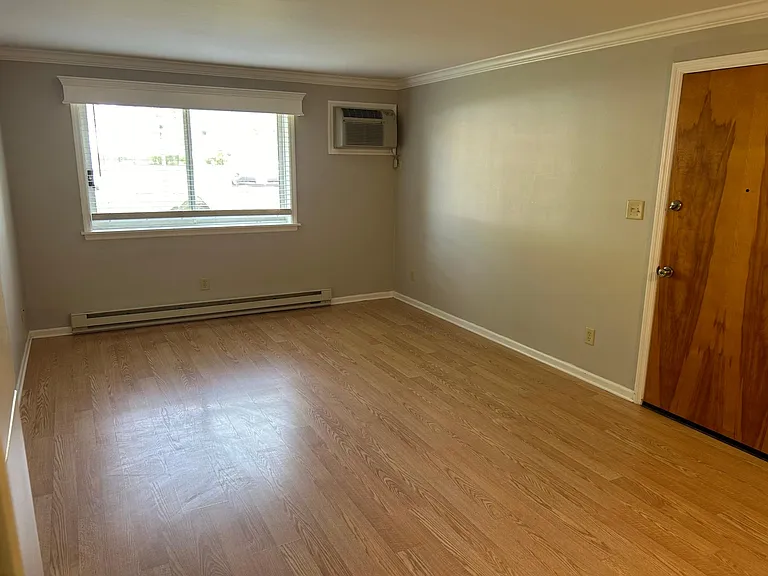 112 W Jones St #9 — Photo 6