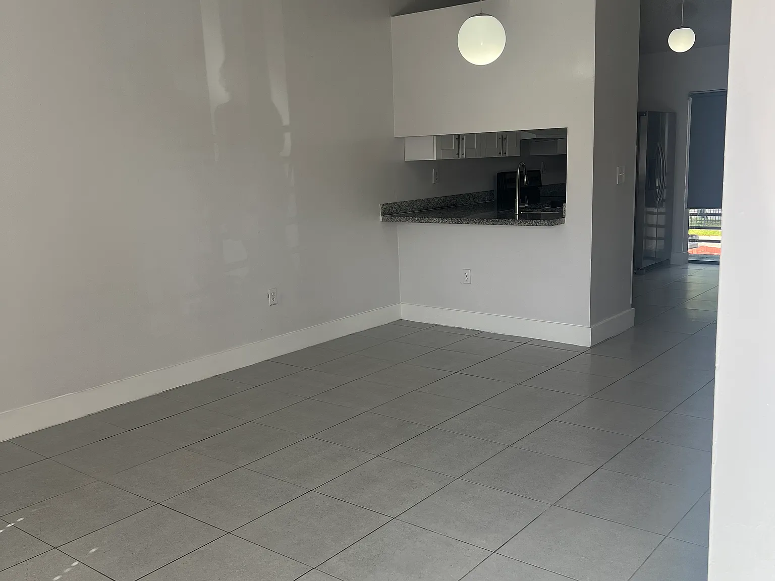 2 bed, 975 sqft, $2,300 — Photo 3