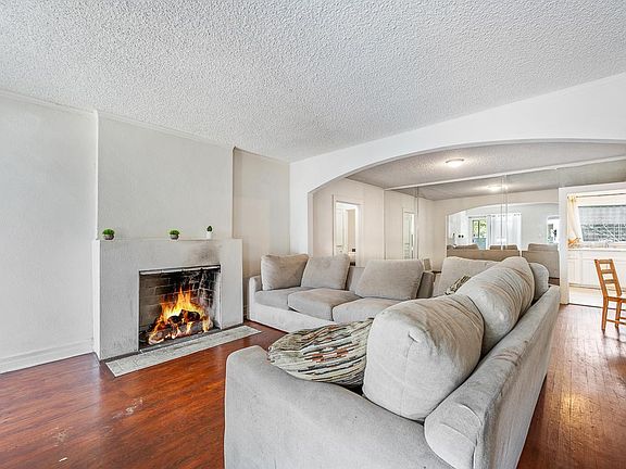 2nd image of 929 N Croft Ave #929