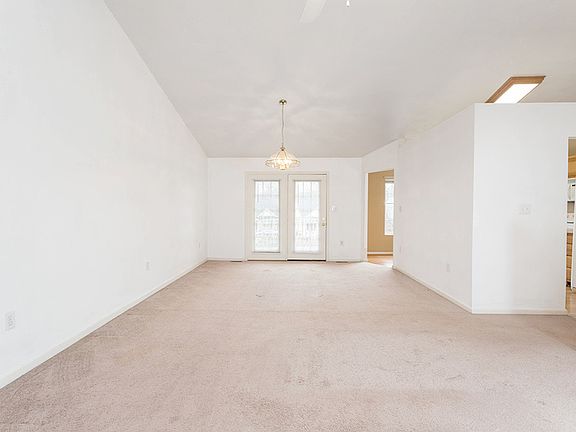3rd image of 4518 Lomond Cir