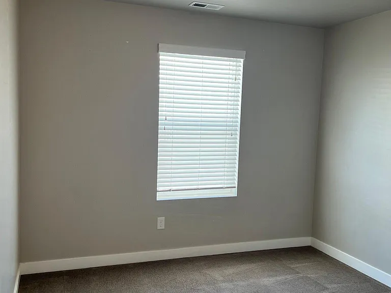 1053 W Painted Horse Ln — Photo 7