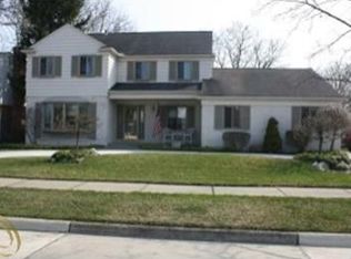 837 Canterbury Rd, Grosse Pointe Woods, MI 48236