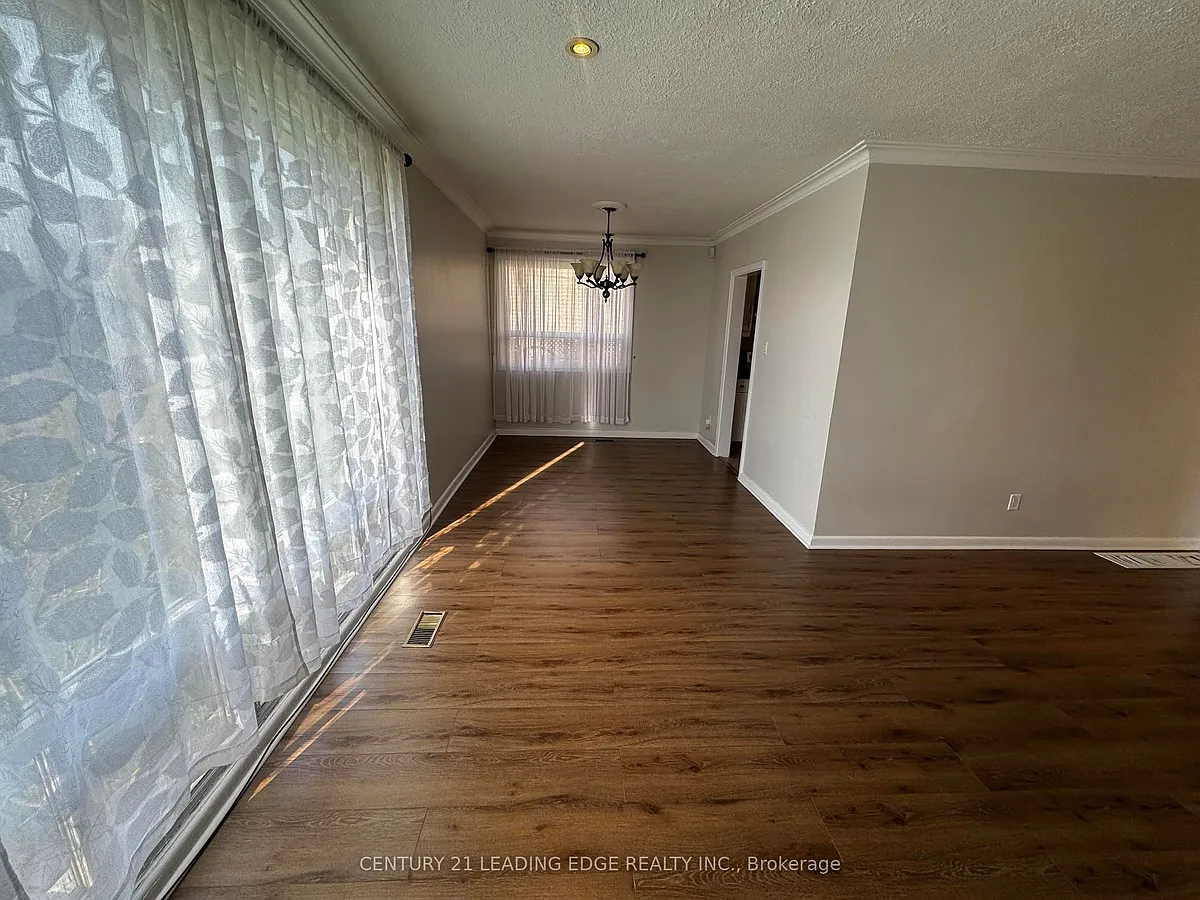 Building Photo - 409 Paliser Cres S