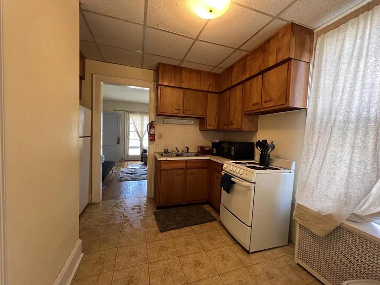 31 Pleasant St — Photo 3