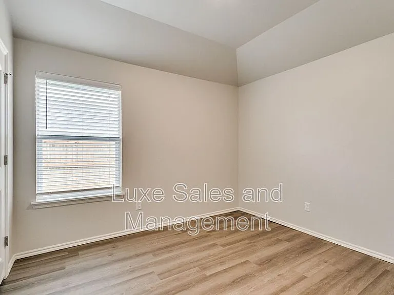 8002 NW 105th Ter — Photo 26